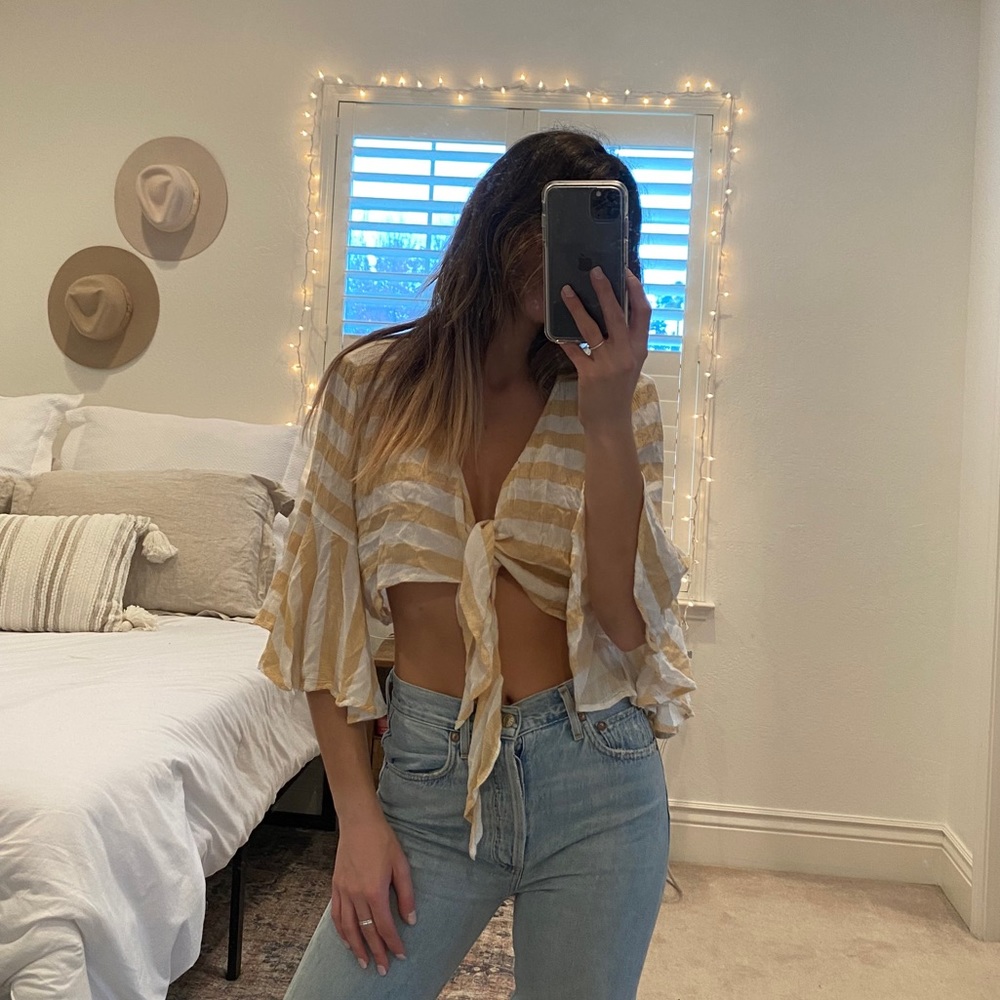 Women’s crop top front tie top